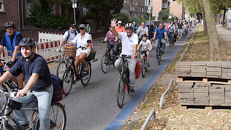 © www.mutbuergerdokus.de: 6. 'Mönchengladbacher Fahrradsternfahrt'