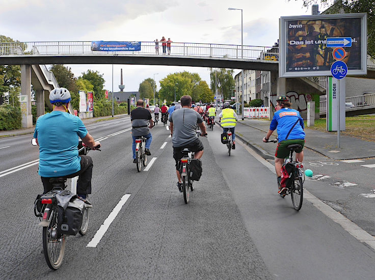 © www.mutbuergerdokus.de: 6. 'Mönchengladbacher Fahrradsternfahrt'