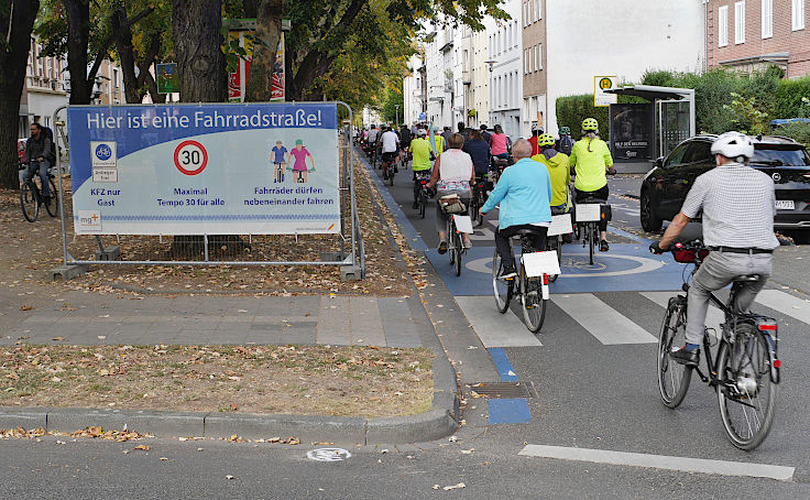 © www.mutbuergerdokus.de: 6. 'Mönchengladbacher Fahrradsternfahrt'