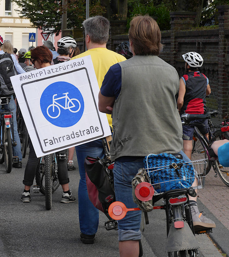 © www.mutbuergerdokus.de: 6. 'Mönchengladbacher Fahrradsternfahrt'