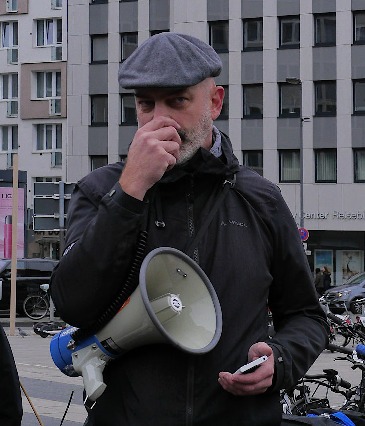 © www.mutbuergerdokus.de: 'Fahrrad-Demonstration zum 10-jährigen Jubiläum der unrealisierten Radschnellwege in NRW auf der Strecke des künftigen Radwegs von Frechen nach Köln'