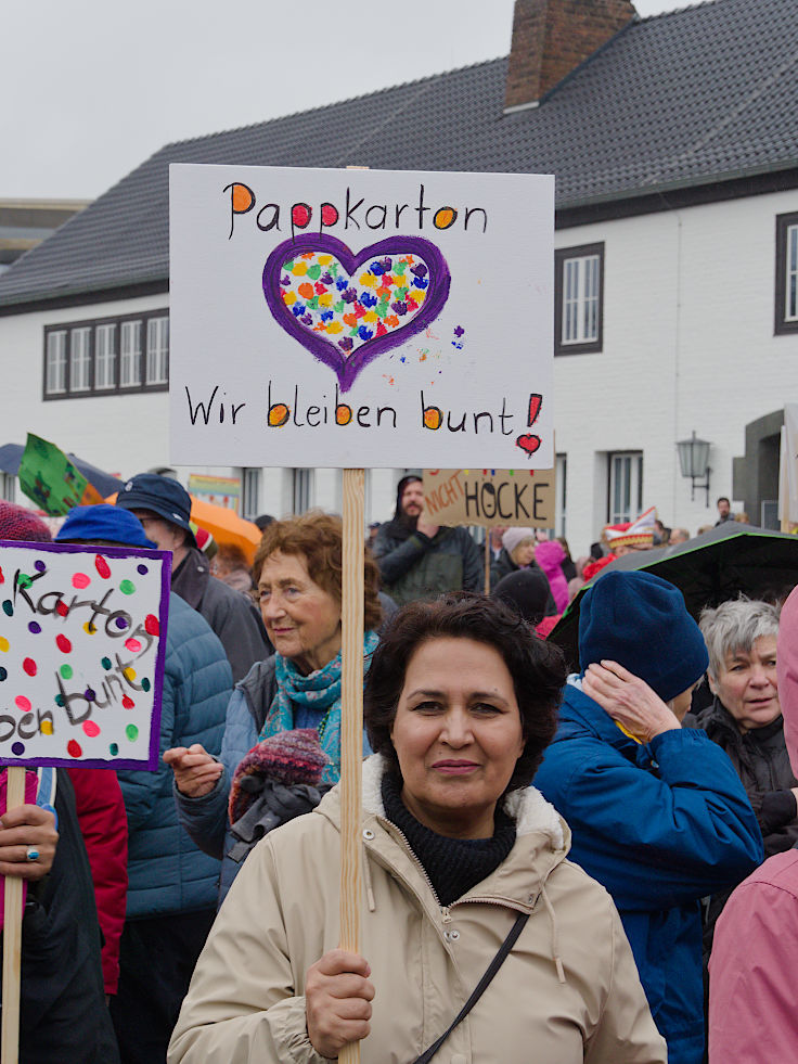 © www.mutbuergerdokus.de: Meerbusch gegen Rechts: Kundgebung 'Für Demokratie und Zusammenhalt'