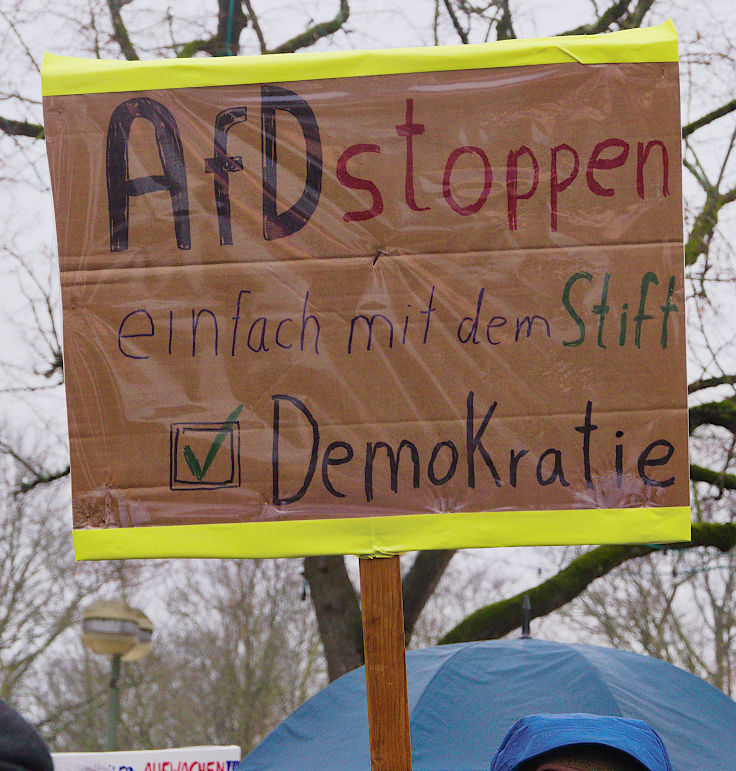 © www.mutbuergerdokus.de: Meerbusch gegen Rechts: Kundgebung 'Für Demokratie und Zusammenhalt'