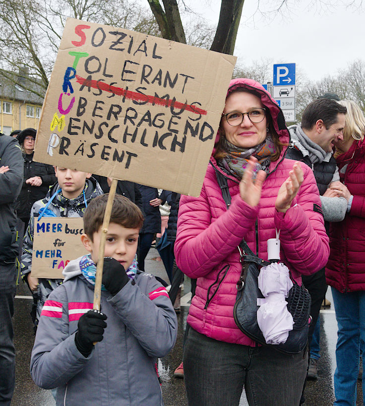 © www.mutbuergerdokus.de: Meerbusch gegen Rechts: Kundgebung 'Für Demokratie und Zusammenhalt'