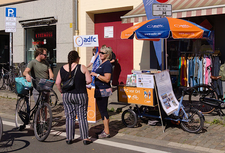 © www.mutbuergerdokus.de: 'Park(ing) Day Düsseldorf'