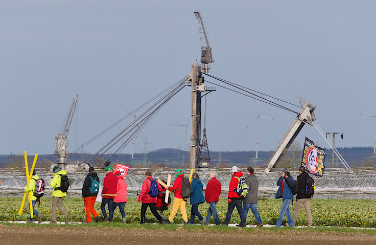 © www.mutbuergerdokus.de: ROTE LINIE am Hambacher Wald